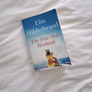 ELIN HILDERBRAND - The Five-Star Weekend